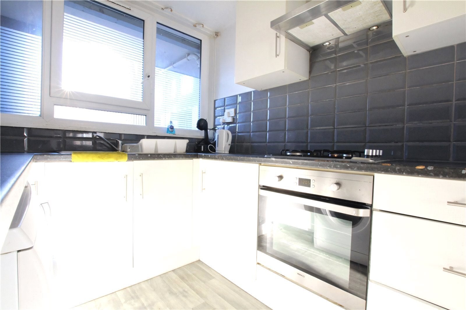 Flat Kennington Park Gardens in Greater London