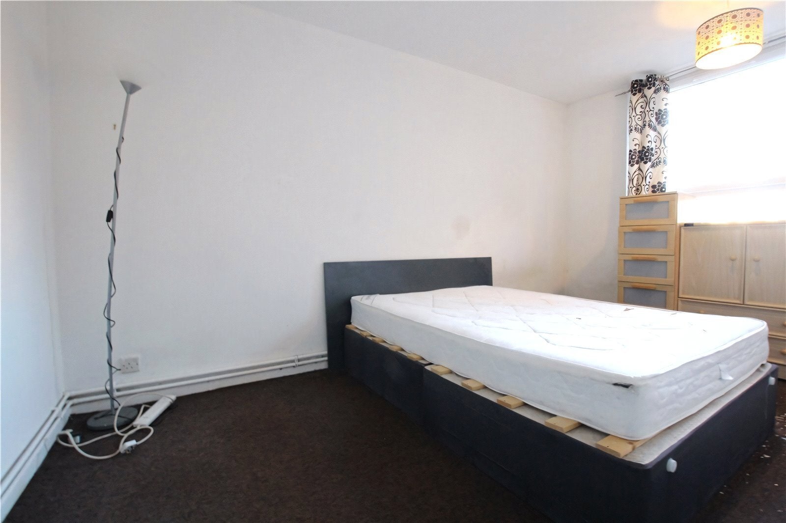 Flat Kennington Park Gardens in Greater London