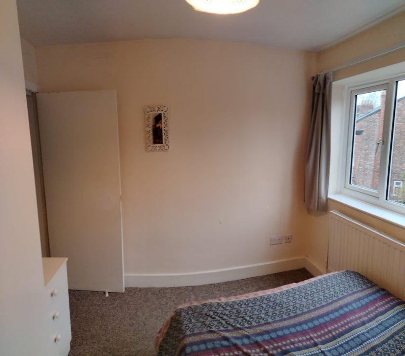 Room Lancaster Road in Manchester