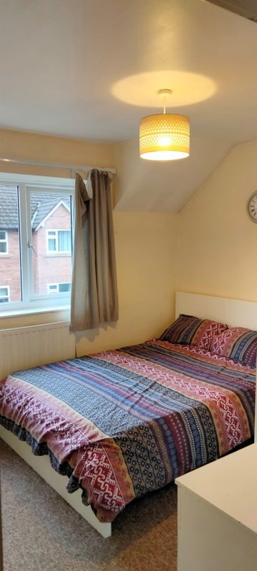 Room Lancaster Road in Manchester