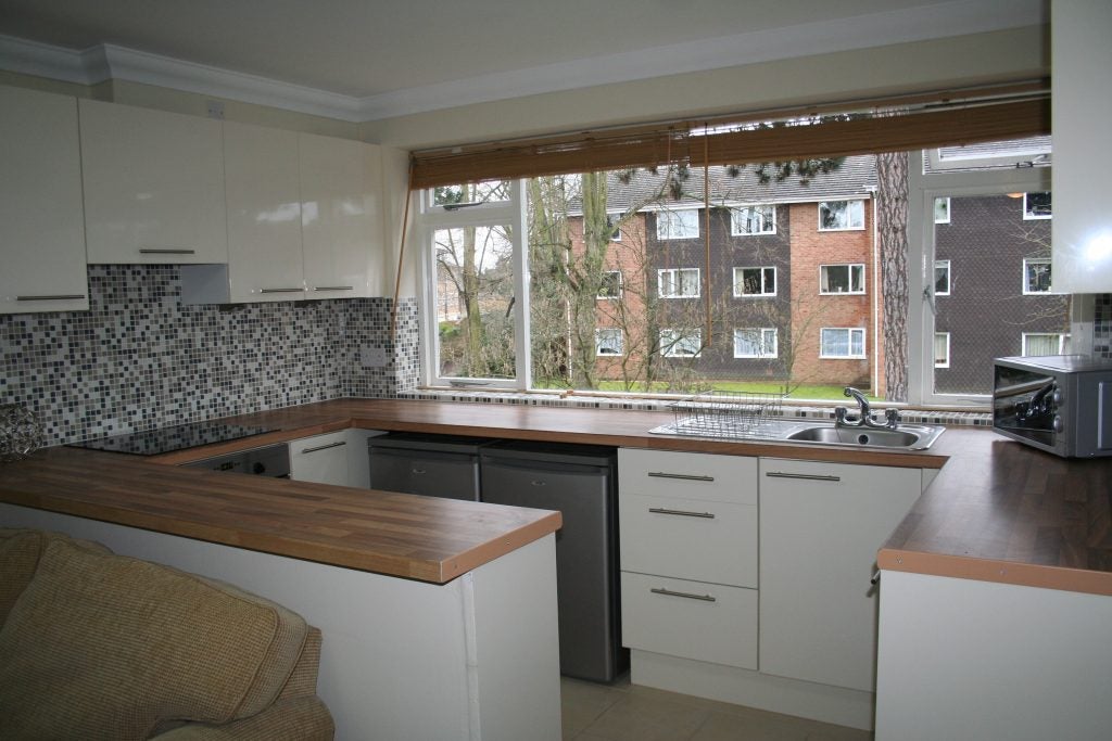 Flat Lesley Court in Reading