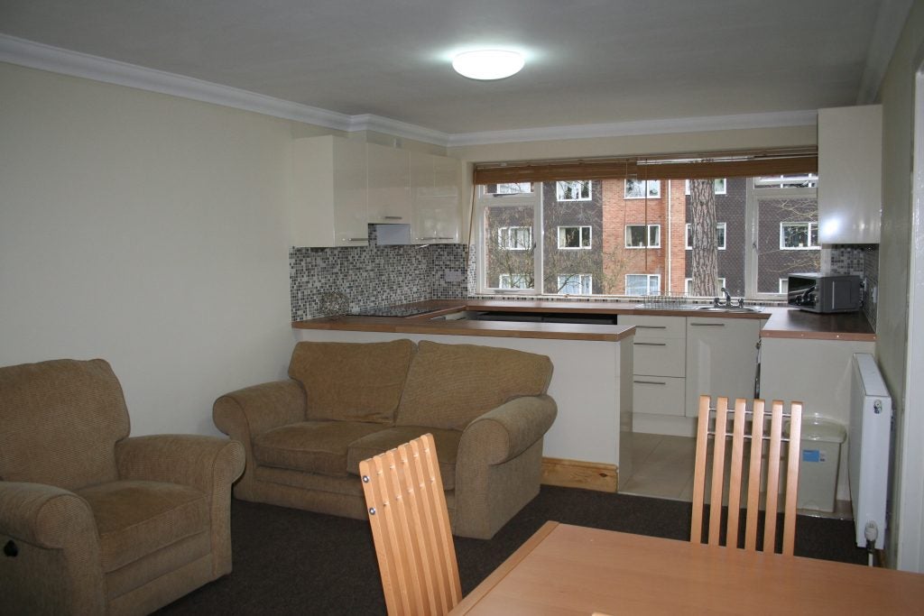 Flat Lesley Court in Reading