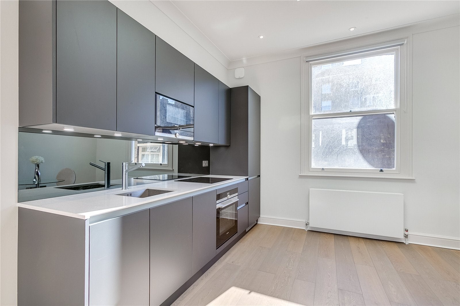 Flat Queen's Gate Terrace in Greater London