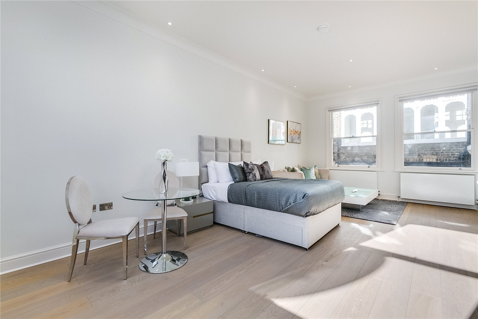 Flat Queen's Gate Terrace in Greater London