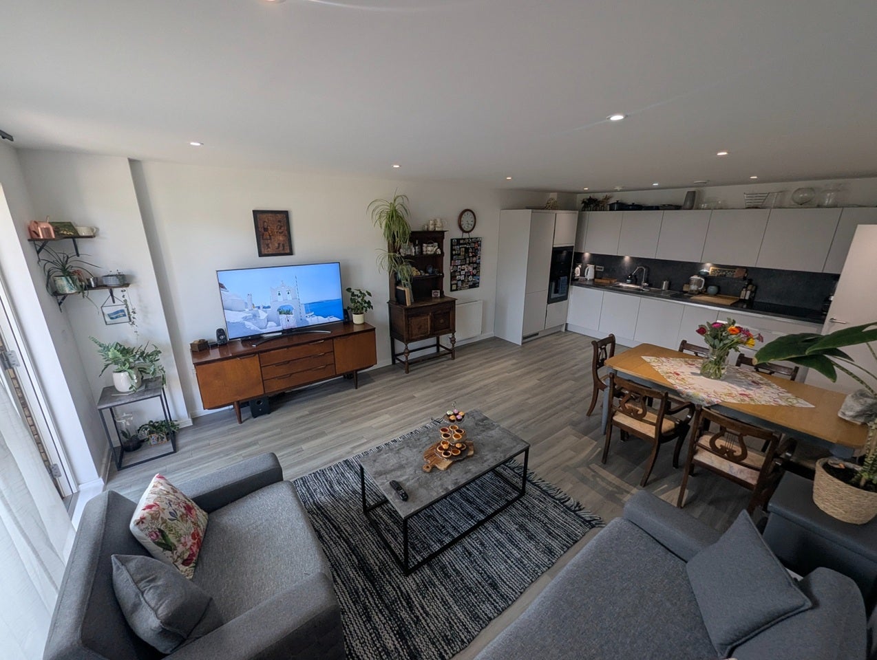 Room High Street in Greater London