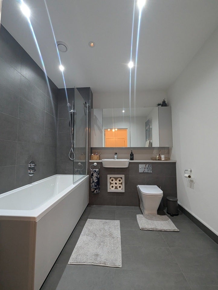 Room High Street in Greater London