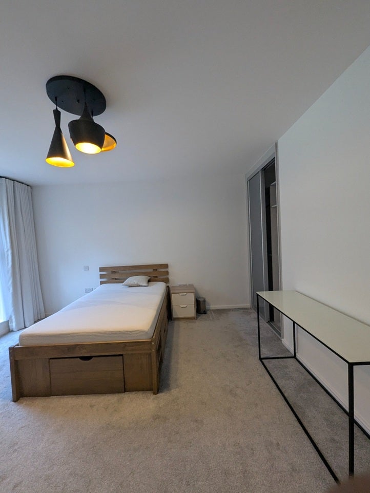 Room High Street in Greater London