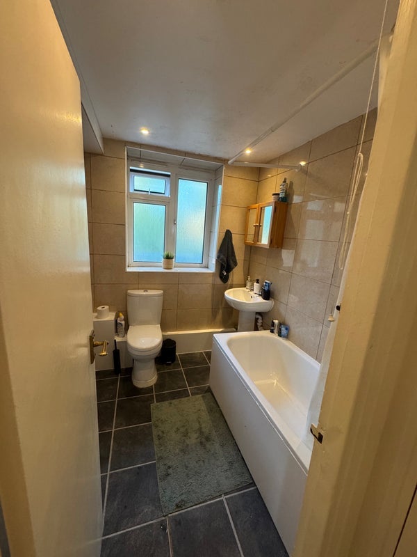 Room Moodkee Street in Greater London