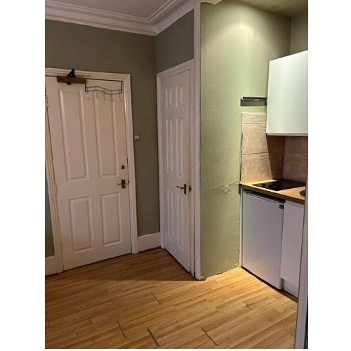 Flat Glazbury Road in Greater London