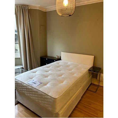 Flat Glazbury Road in Greater London
