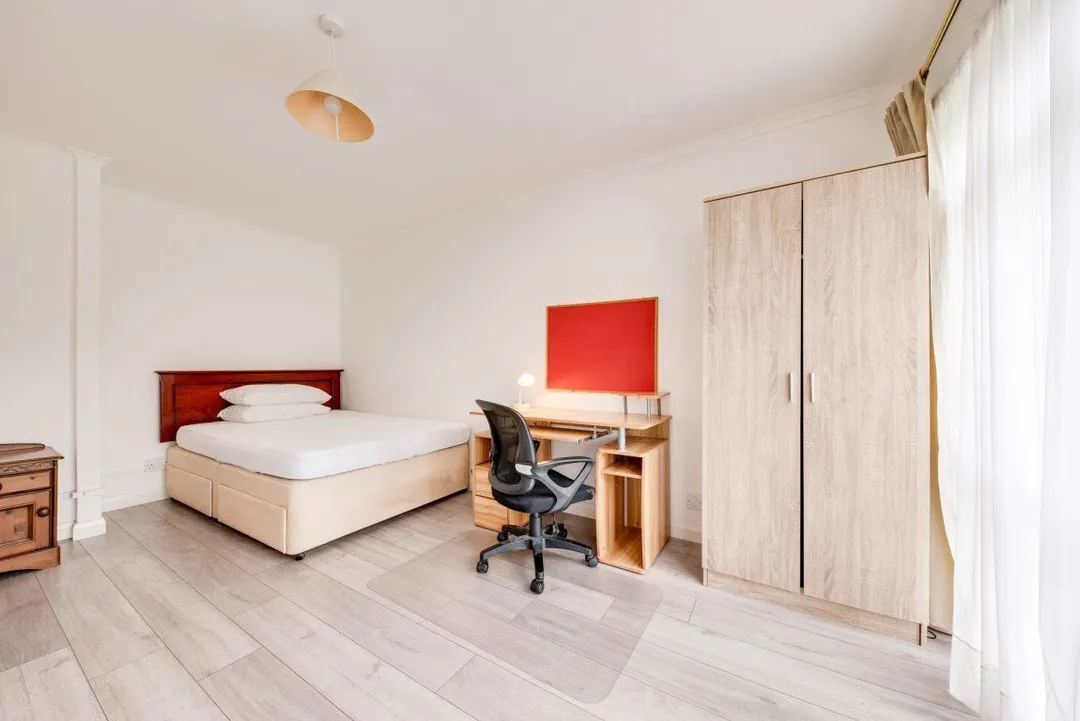 Room Somner Close in Canterbury