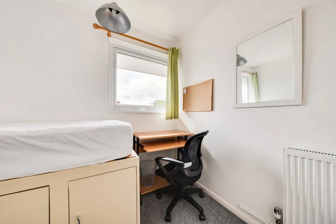 Room Somner Close in Canterbury