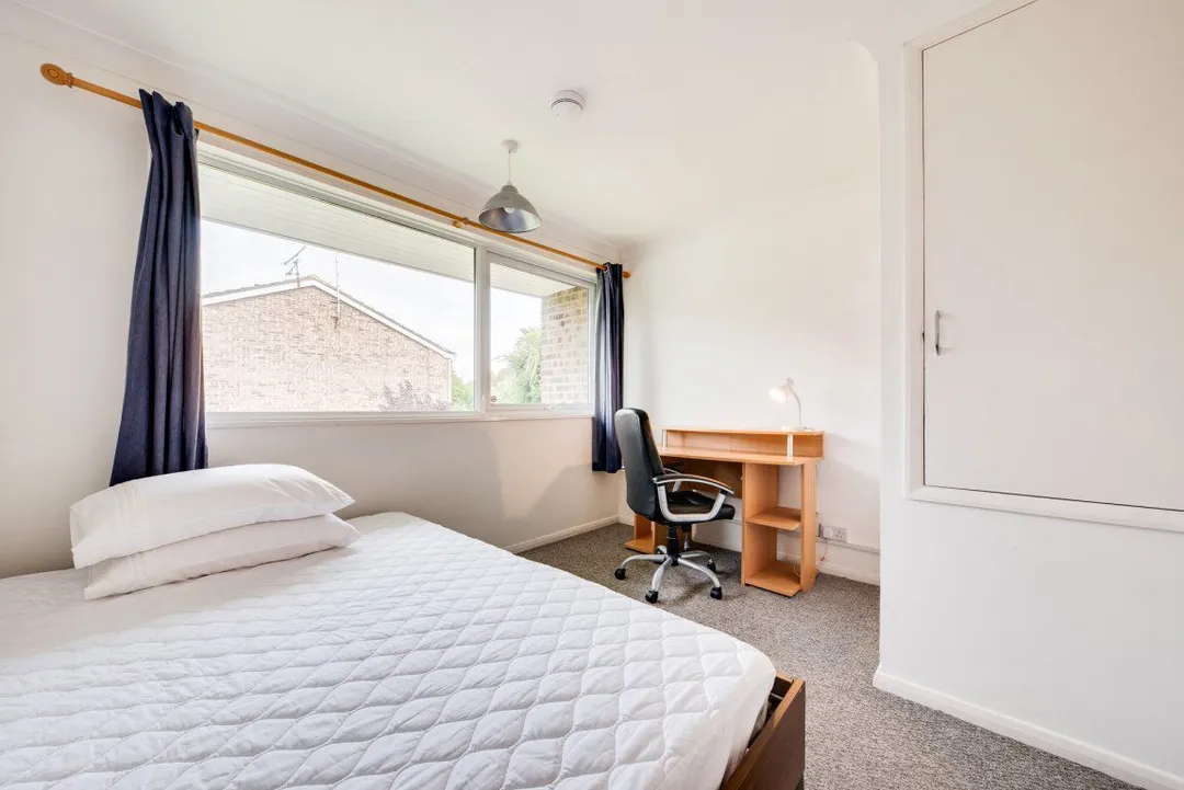 Room Somner Close in Canterbury