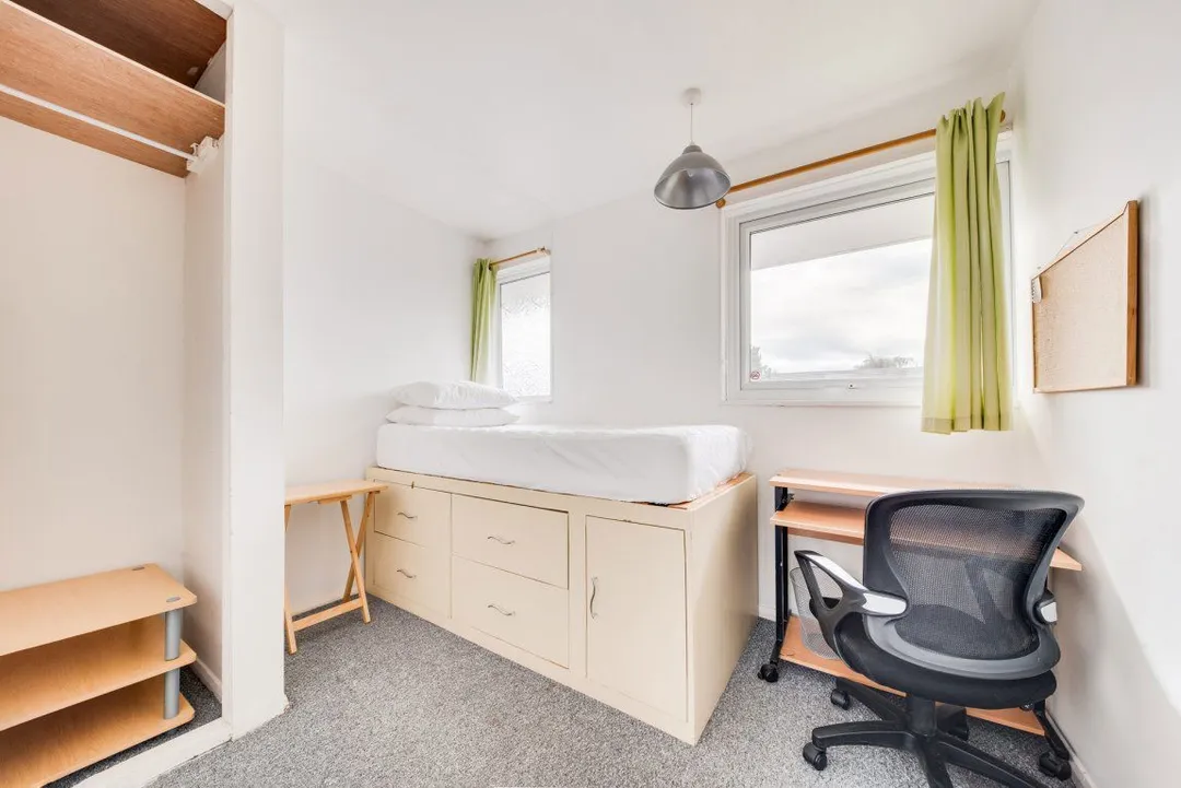 Room Somner Close in Canterbury