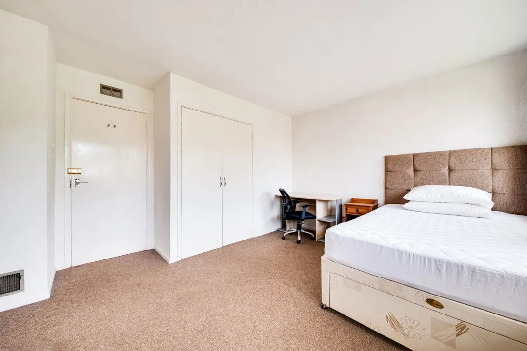 Room Somner Close in Canterbury