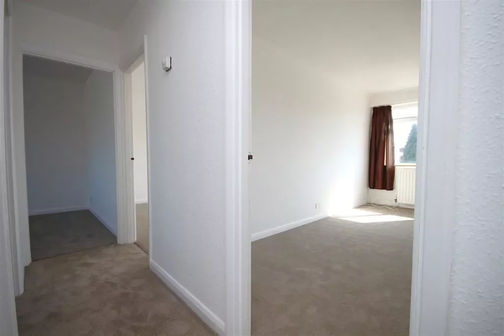 Room Orchard Close in Mole Valley