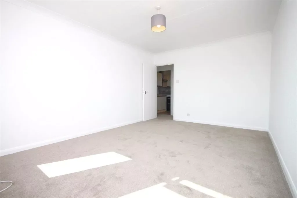 Room Orchard Close in Mole Valley