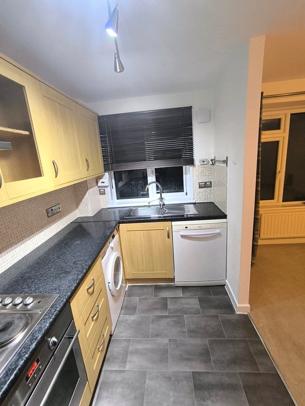 Flat Wellesley Road in Greater London