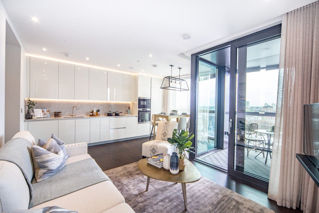 Flat Charles Grinling Walk in London