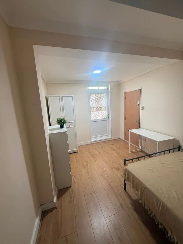 Room Gabrielle Close in Greater London