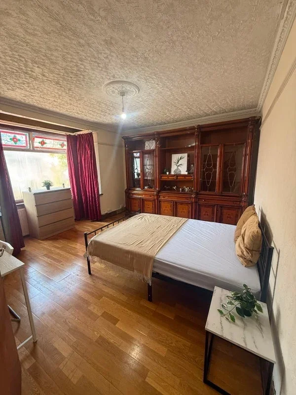 Room Gabrielle Close in Greater London