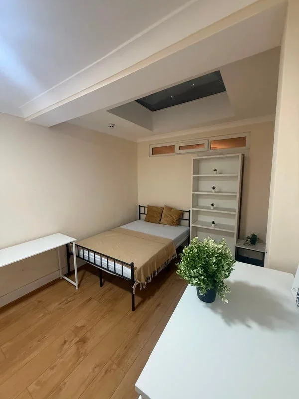 Room Gabrielle Close in Greater London