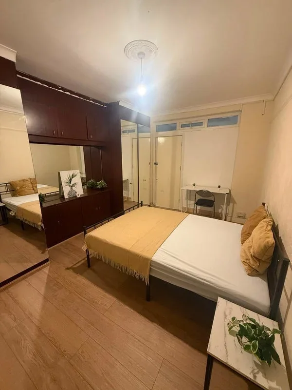 Room Gabrielle Close in Greater London