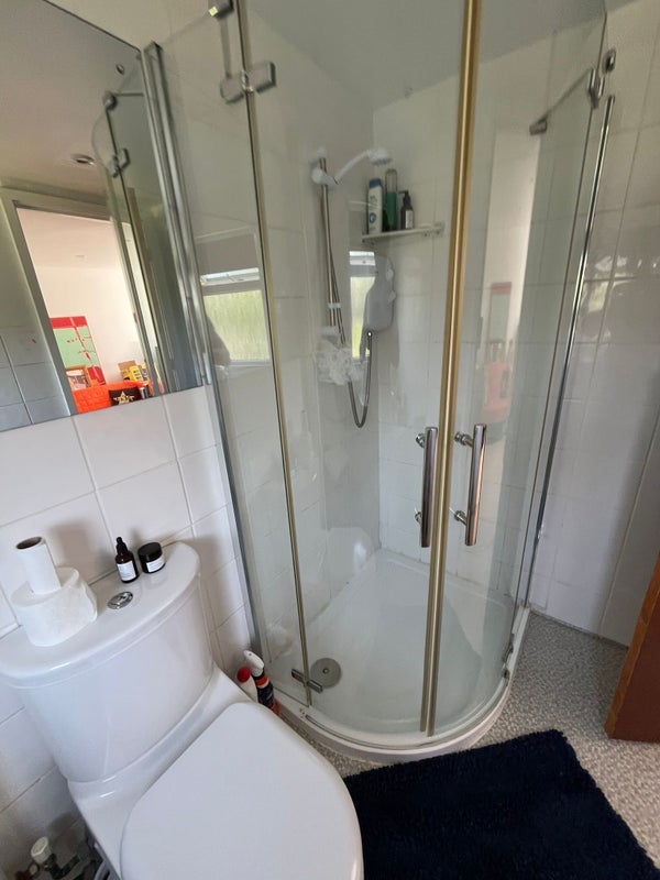 Room De Frene Road in Greater London