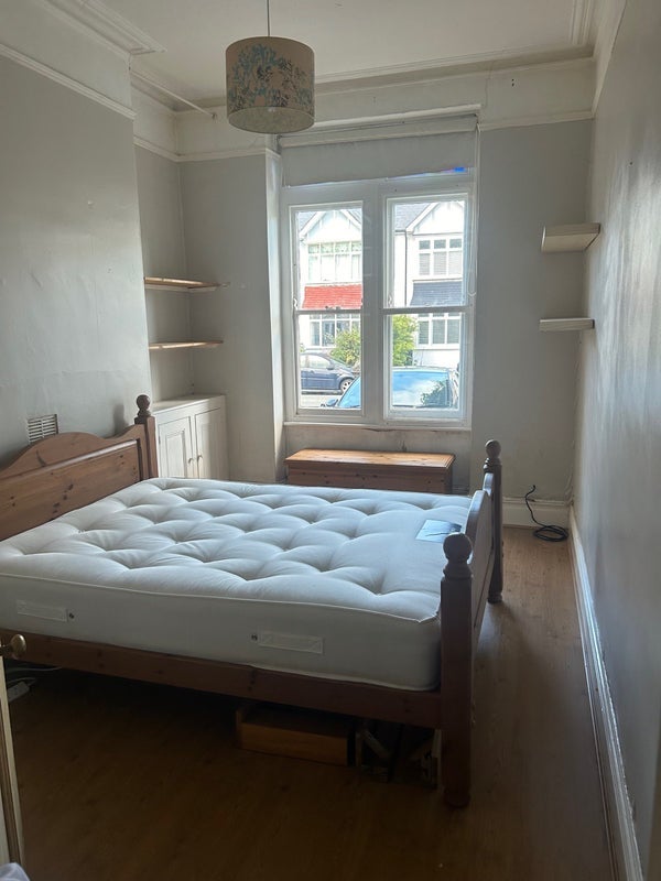 Room Linden Road in Bristol