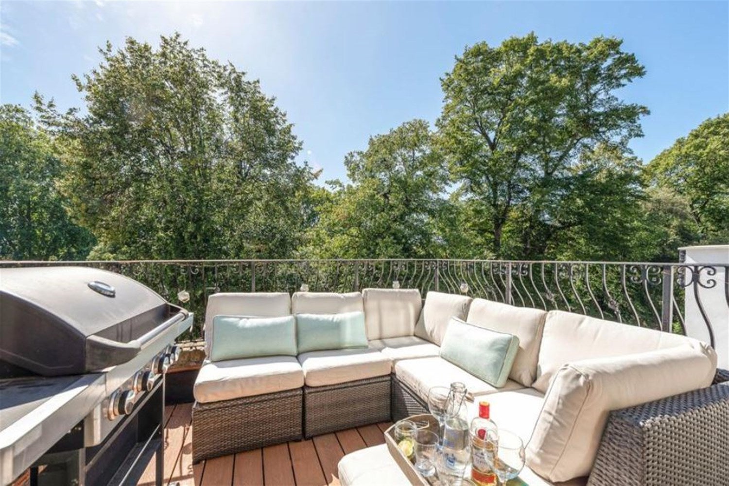 Flat Ifield Road in Greater London