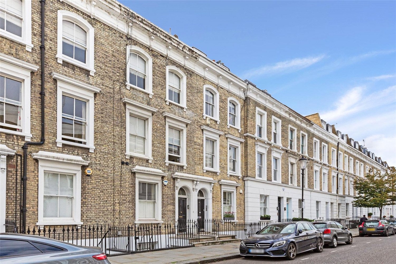 Flat Ifield Road in Greater London