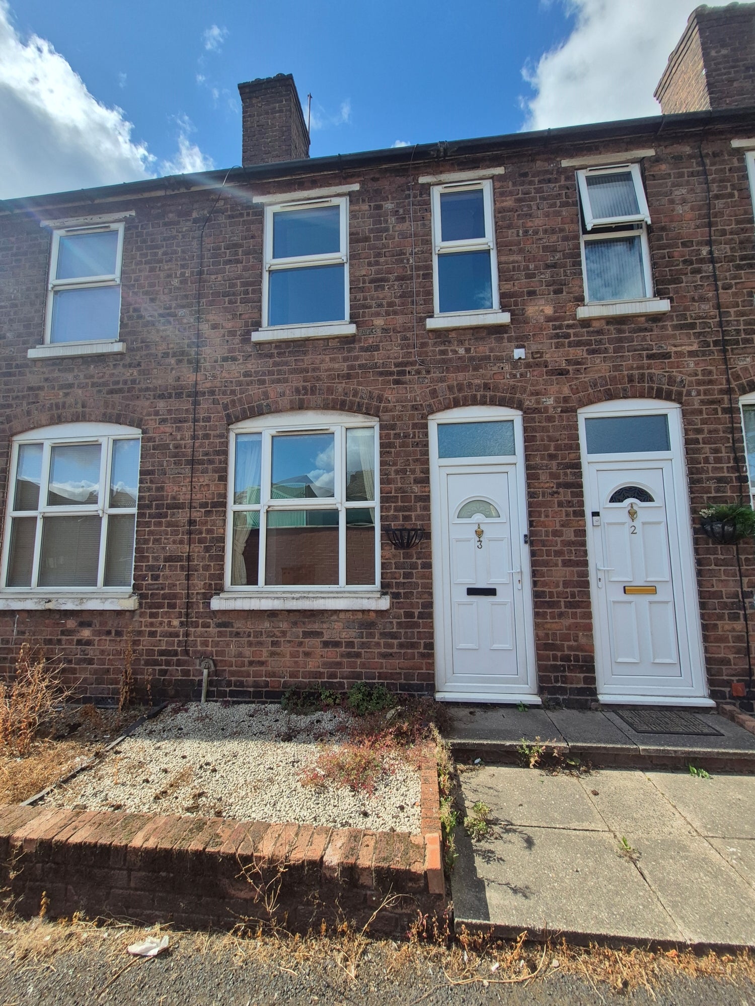 House Town Yard in Willenhall