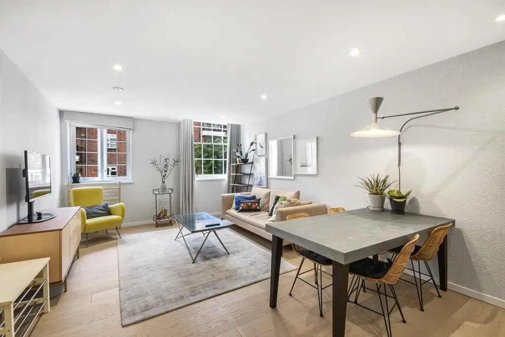 Flat Blackfriars Road in Greater London