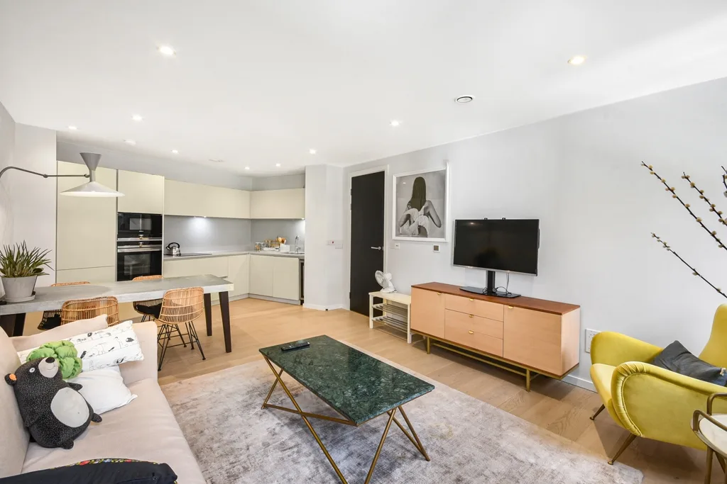 Flat Blackfriars Road in Greater London
