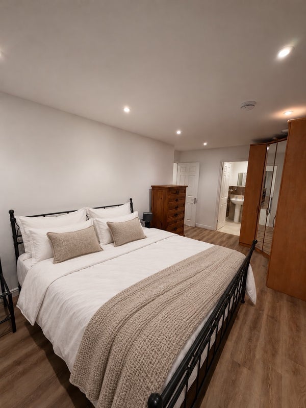 Room Inverness Mews in Greater London