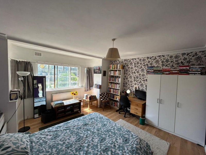Room Seven Sisters Road in Greater London