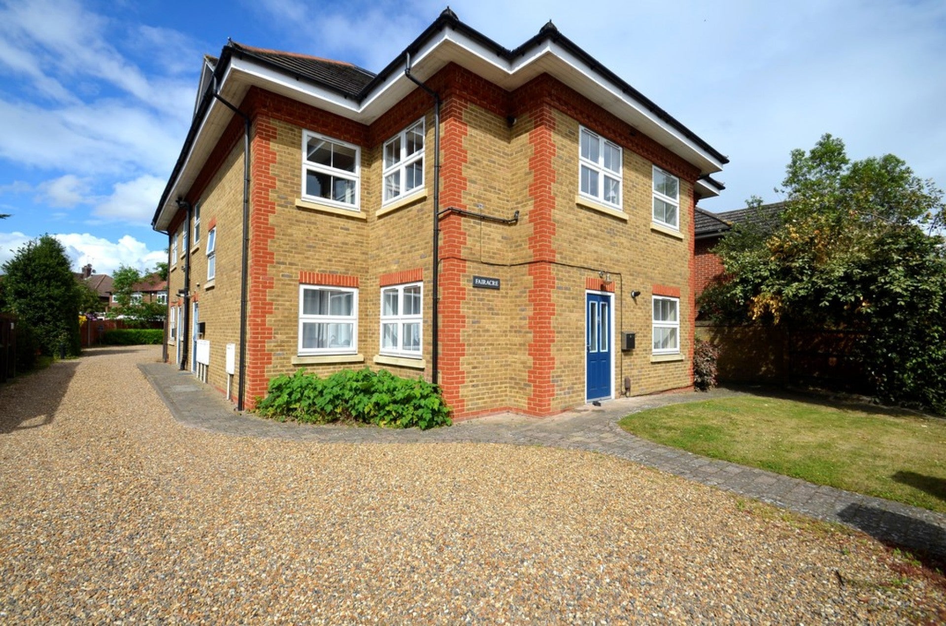 Flat Morgan Close in Borough of Spelthorne