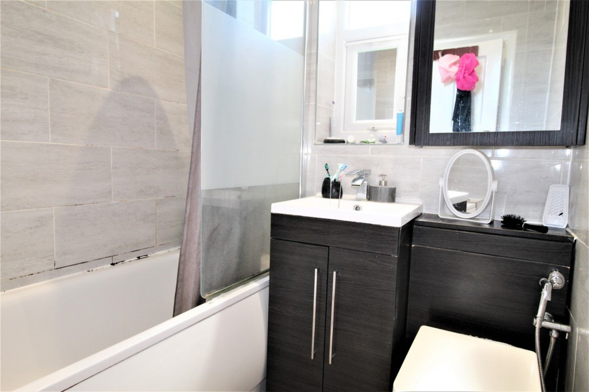 Flat Gilmore Crescent in Borough of Spelthorne