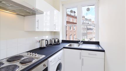 Flat Hill Street in City of Westminster
