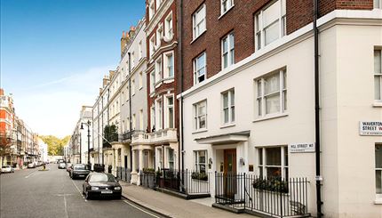 Flat Hill Street in City of Westminster