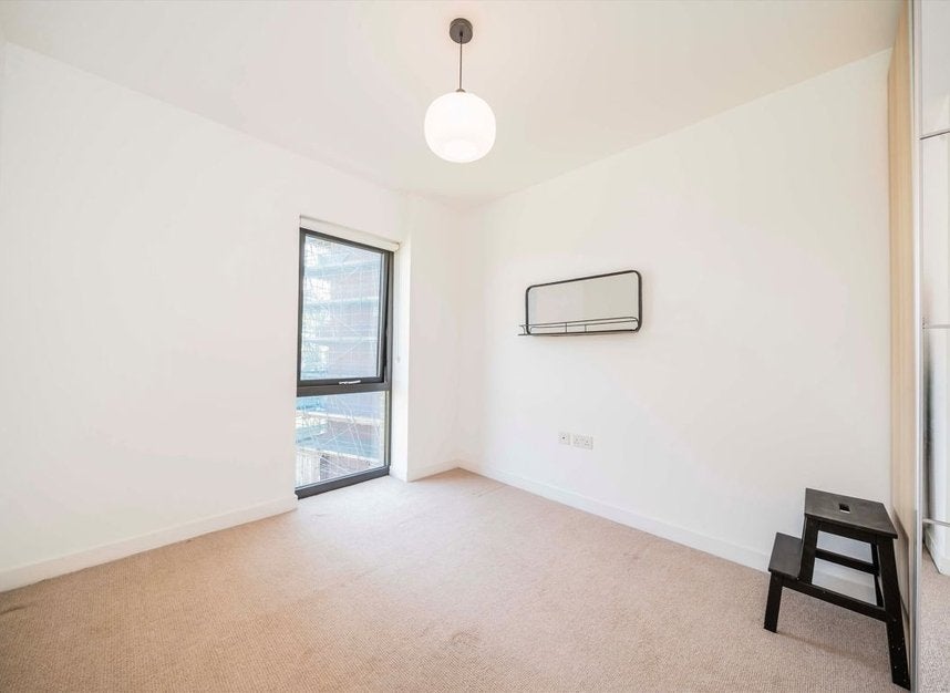 Flat Stainsby Road in Greater London
