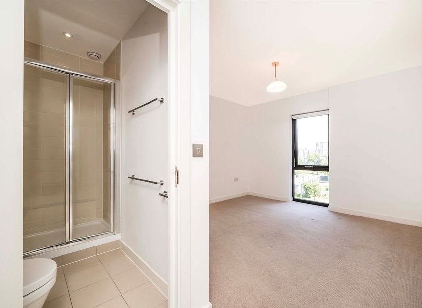 Flat Stainsby Road in Greater London