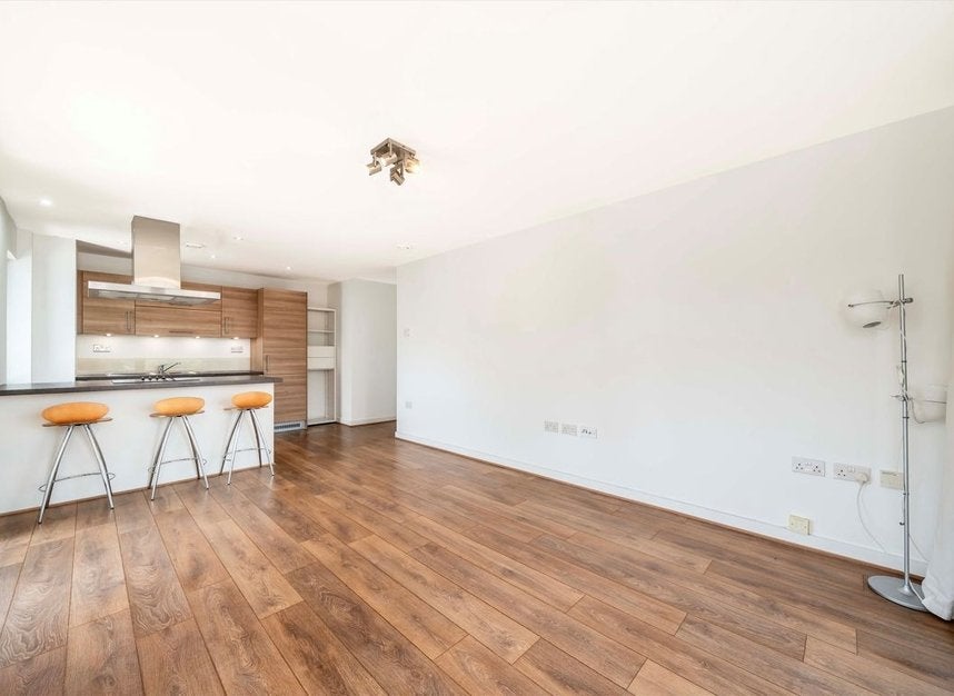 Flat Stainsby Road in Greater London