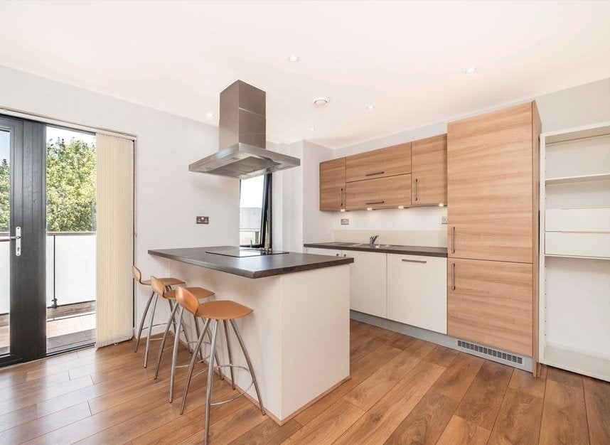 Flat Stainsby Road in Greater London
