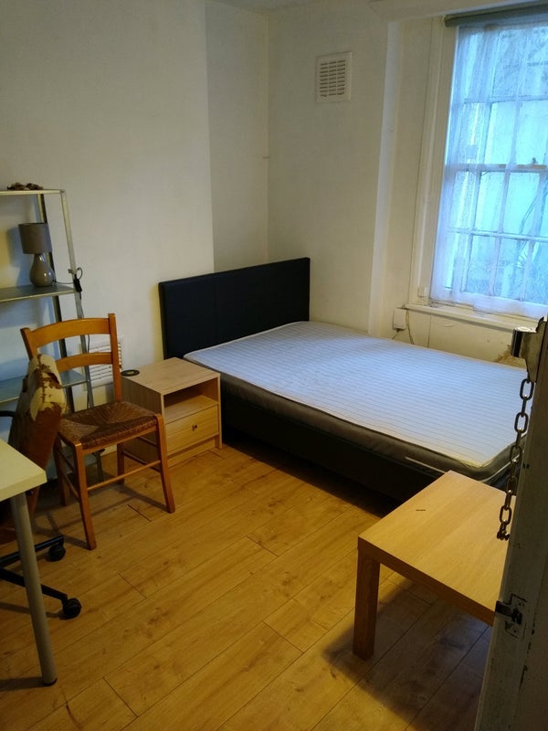 Room Prince of Wales Road in Greater London