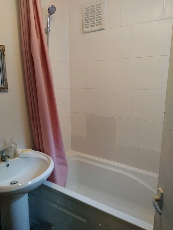 Room Prince of Wales Road in Greater London