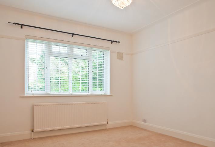Flat The Downs in Greater London