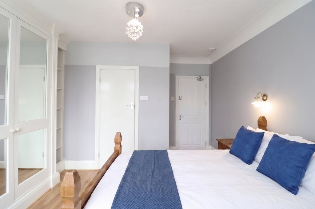 Room Globe Road in Greater London