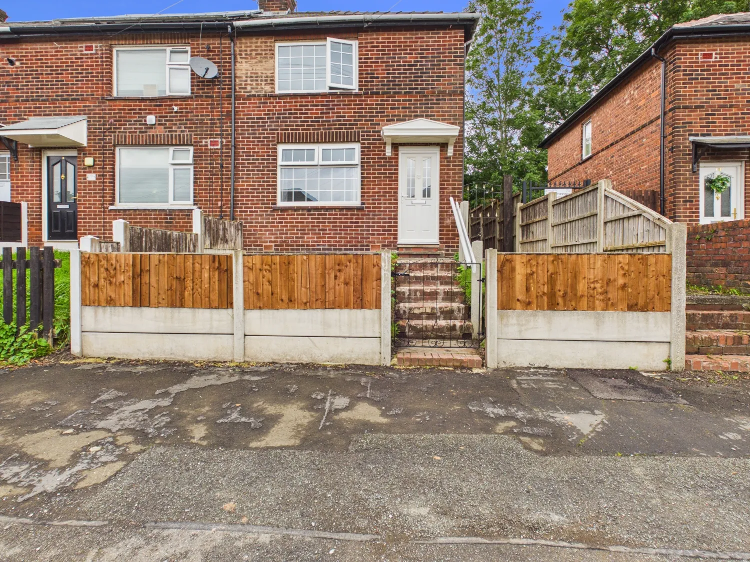 House Stonecliffe Avenue in Tameside