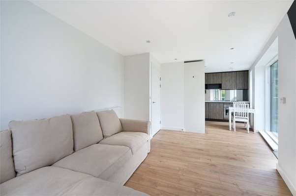 Flat Conington Road in Greater London
